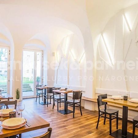 Penzion A Restaurace 14 Hostinné エクステリア 写真