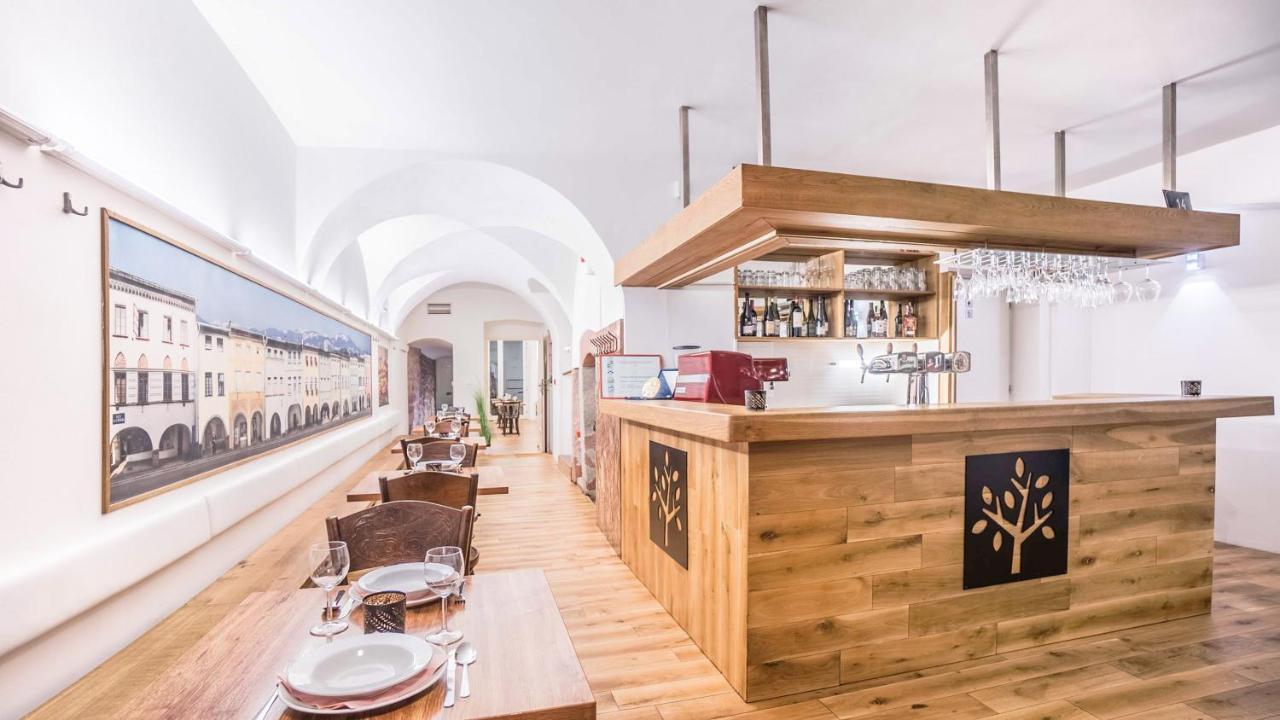 Penzion A Restaurace 14 Hostinné エクステリア 写真