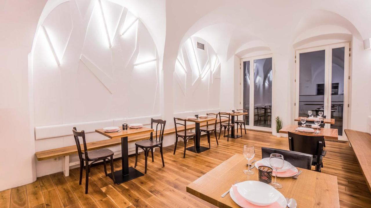 Penzion A Restaurace 14 Hostinné エクステリア 写真