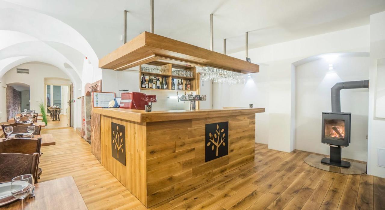 Penzion A Restaurace 14 Hostinné エクステリア 写真